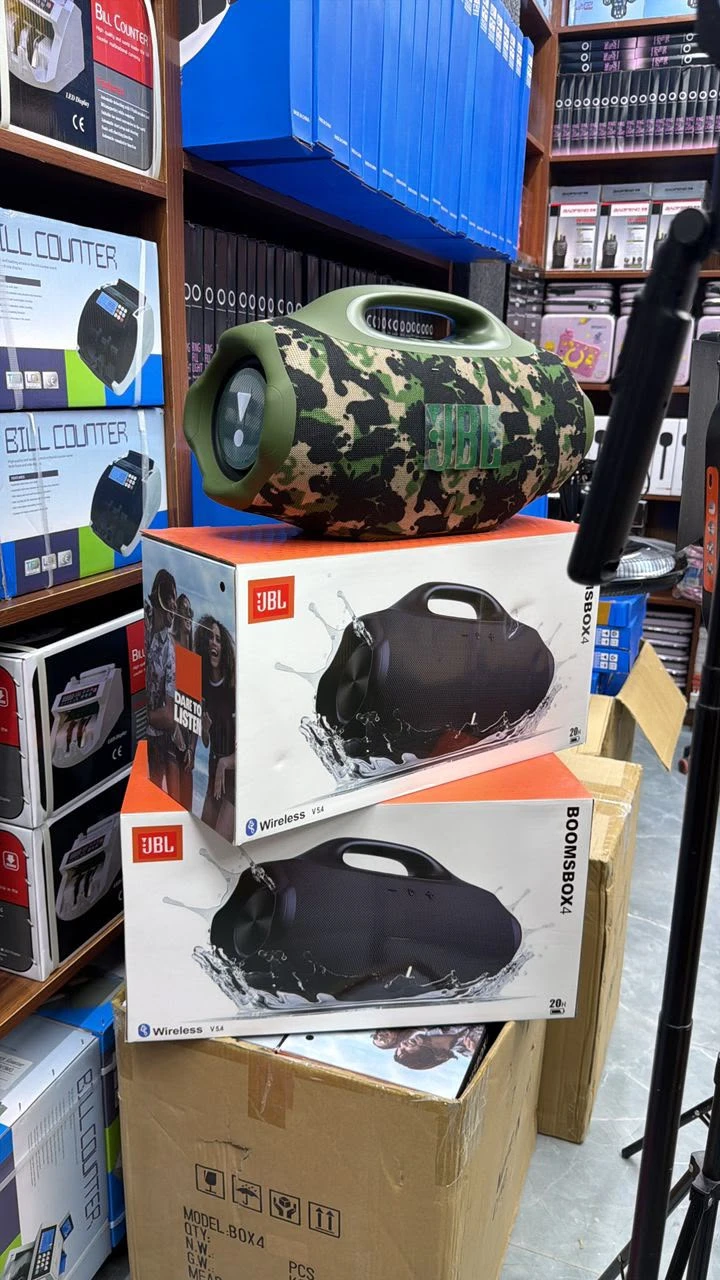 BOOMBOX 4